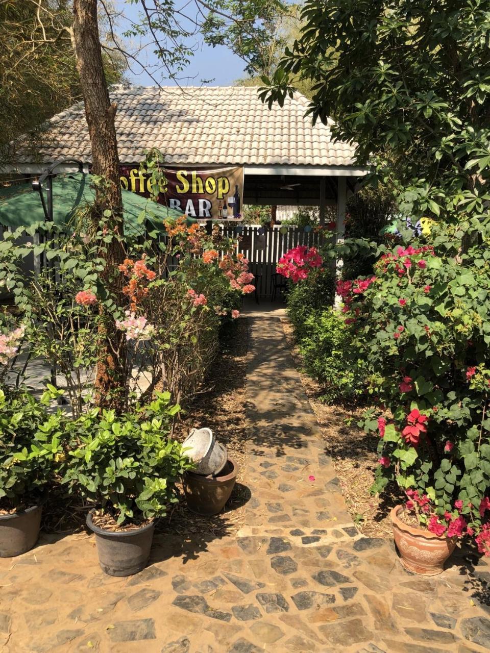 Thai Castle Resort Ban Thap Sila エクステリア 写真